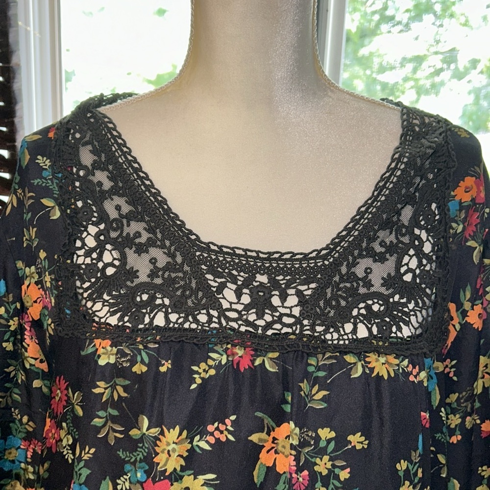 Johnny Was Tunic SZ XL  100% Silk